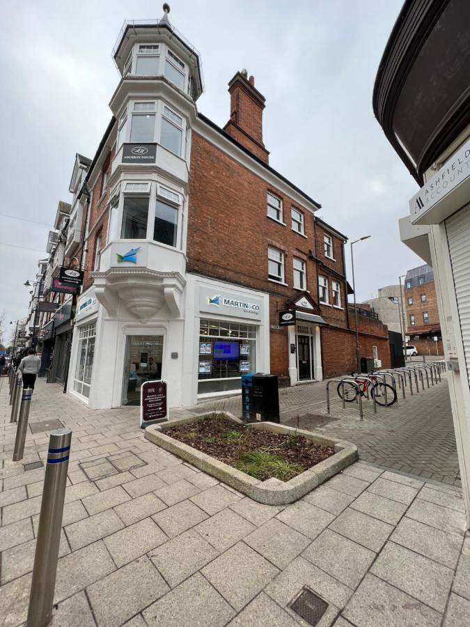 Hotel Addison House Woking Exterior foto